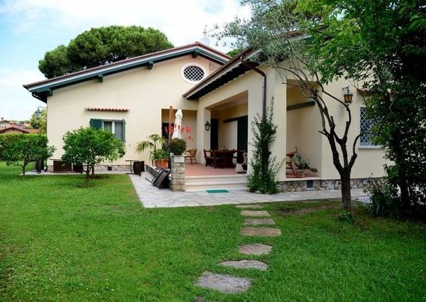 via carlo del prete, Forte dei Marmi, Tuscany 55042