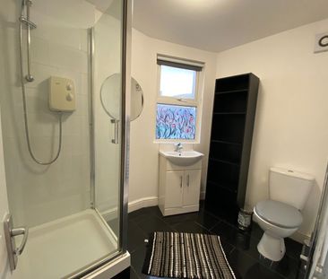 Room in a Shared Flat, Denmark Hill, SE5 - Photo 6