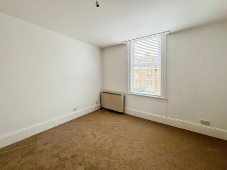 2 bedroom Flat To Let - Photo 4
