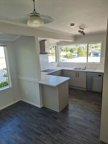 Sunny deck near Sunnyvale station - Photo 2