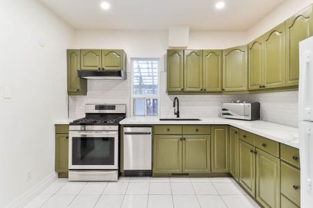 For Lease - 212 Coxwell Avenue, Toronto, Ontario - Photo 2