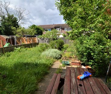 Terraced House to rent - Vaughan Williams Close, London, SE8 - Photo 4