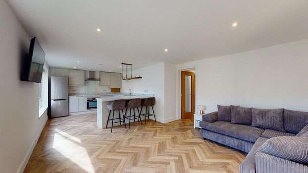 3 bedroom flat to rent - Photo 1