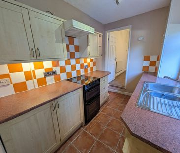 Terraced House to rent on - Photo 5