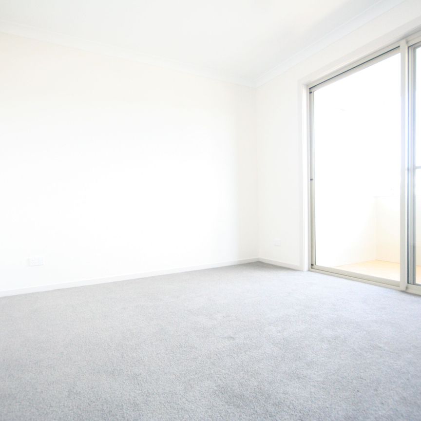 Three Bedroom Terrace in Central Location - Photo 1