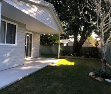 NEW IN BLACKWALL - Photo 2