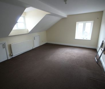 Terraced House to rent on - Photo 6