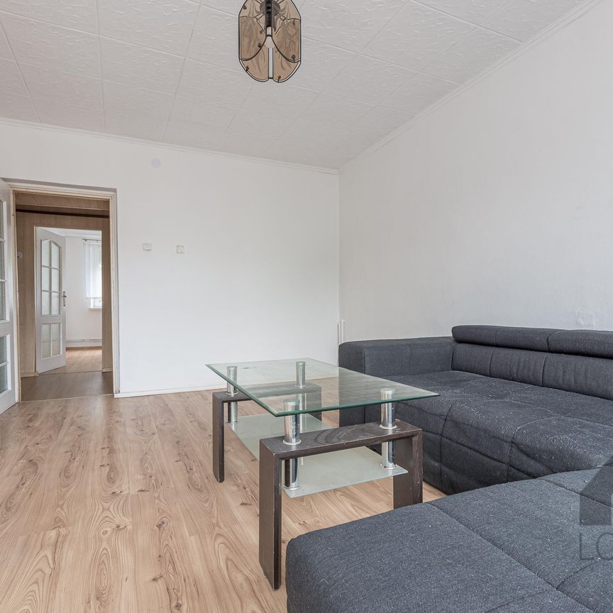 Duże i tanie dwupokojowe mieszkanie w Jaworznie przy Ogrodowej do wynajęcia | Spacer 3D - Фото 1