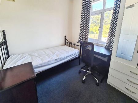 5 bedroom detached house to rent - Photo 4