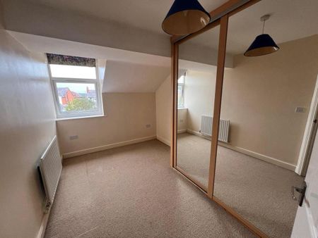 3 bedroom end of terrace house to rent - Photo 2