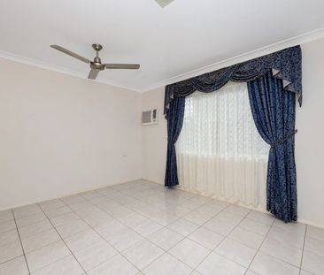 NEAT, TIDY 2 BEDROOM UNIT IN THE PERFECT LOCATION! - Photo 2