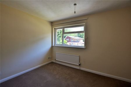 4 bedroom House in Cherrydale Road, Camberley - Photo 5