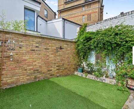 2 Bed Terraced House, Mill Hill Road, W3 - Photo 5