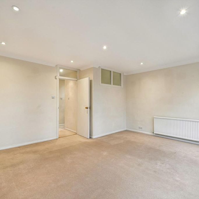 4 bedroom flat to rent - Photo 1