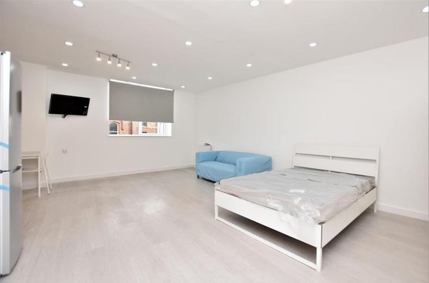 Studio to rent - Photo 1