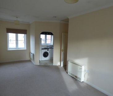 2 bedroom flat to rent - Photo 2