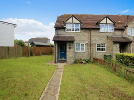 A lovely two bed unfurnished end of terrace house in quiet cul de sac location. This property is very well presented and is sure to let quickly. Available in July on an unfurnished basis. - Photo 2