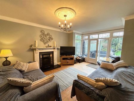 5 bedroom detached house to rent - Photo 2