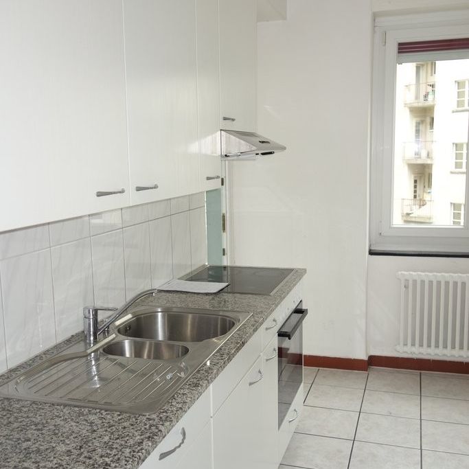 Befristete charmante Wohnung unmittelbar beim Bahnhof Zürich-Oerlikon - Photo 1