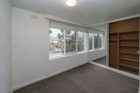 Spacious two bedroom apartment. - Photo 2