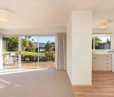 Charming Spacious 2BR Townhouse in Newlands - Photo 2