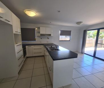 NO FURTHER INSPECTIONS- MODERN AIR CONDITIONED HOME WITH SOLAR - Photo 3