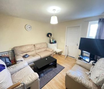 4 bedroom semi-detached house to rent - Photo 1