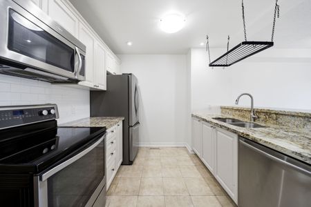 For Lease - 47 Southwoods Crescent Unit# 46, Barrie, Ontario - Photo 3