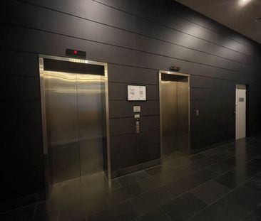 Fully furnished 2 bedroom, 2 bathroom apartment minutes walking fro... - Photo 5