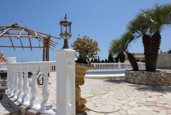 LONG TERM RENTAL Spacious villa for rent with sea views