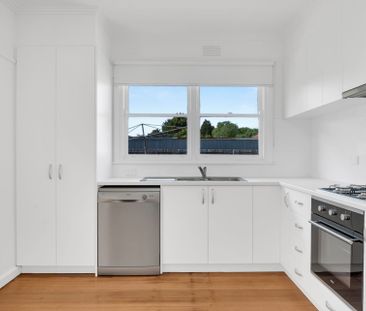 Comfortable Family Home in a Well-Connected Heidelberg West Location - Photo 2