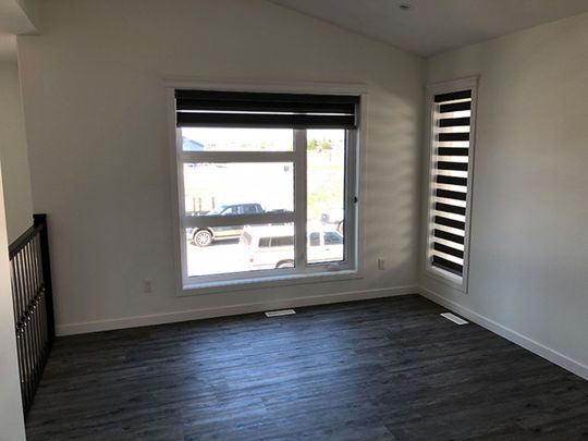 Kensington - 3 Bedroom/2.5 Bathroom - Upper Unit - 231 McArthur Cres - Photo 1