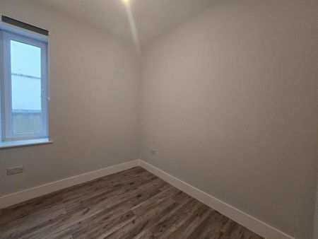 3 bedroom flat to rent - Photo 3