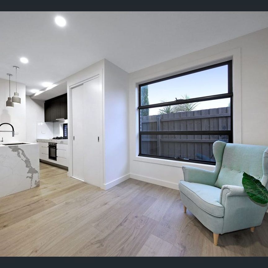 Modern 3 bedroom plus study Townhouse in Heart of Carnegie - Photo 1