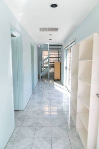 Fully Furnished & Fully Bedded Home in Prime Richmond Location - Photo 2