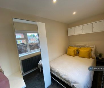 1 bedroom in a house share to rent - Photo 3