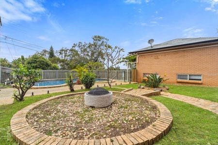 Stunning Split-Level Family Home with Pool & Two Kitchens - Photo 5