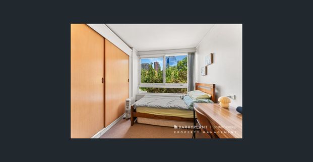 Fantastic location next to Box Hill Hospital - Walking distance to Box Hill Station - Photo 1