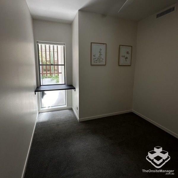 Experience Elevated Living: Luxurious 2-Bedroom Apartment in Prime Helensvale Location! - Photo 1