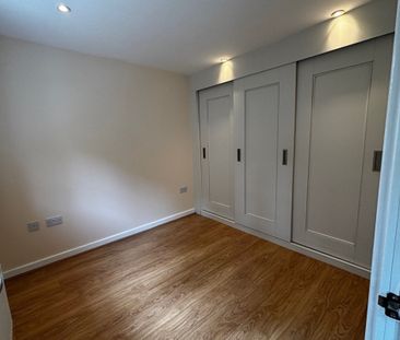 Scarlett Avenue - Photo 3