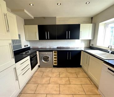 2 Bedroom Semi Detached Available Arranging tenancy - Photo 4