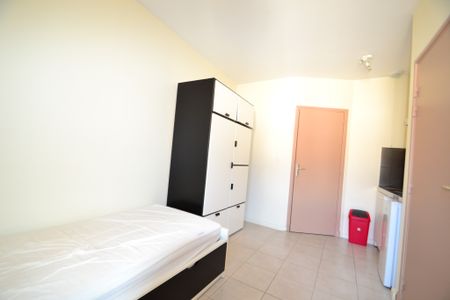 Location Appartement 1 pièce 13m² GANNAT 03800 - Photo 2