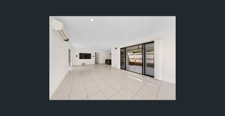 Spacious Three-Bedroom Family Home with Pool in Griffin - Photo 2