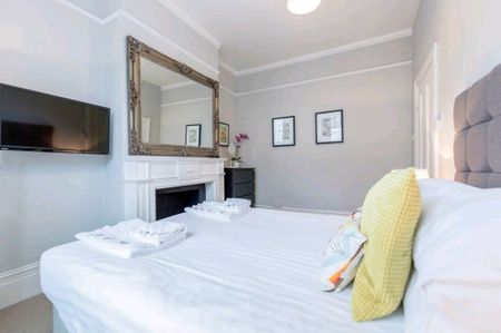 2 Bed Flat, Elspeth Road, SW11 - Photo 2