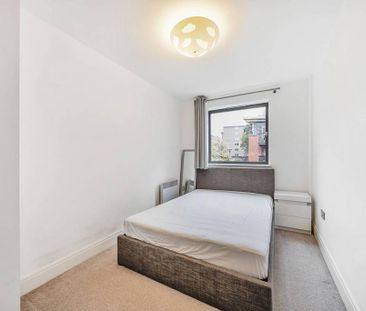 3 bedroom flat to rent - Photo 6