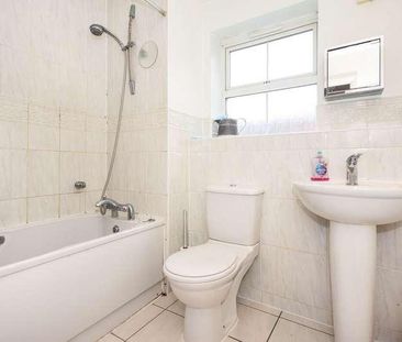 Halcyon Close, Witham, CM8 - Photo 6
