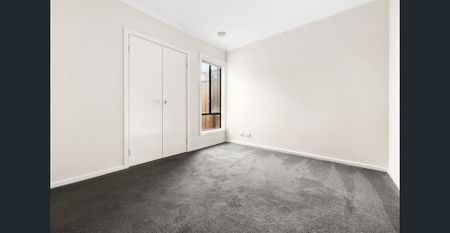 LIGHT-FILLED FAMILY HOME IN A CONVENIENT LOCATION - Photo 4