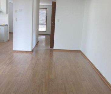 Neat 3 bedroom home - Photo 3