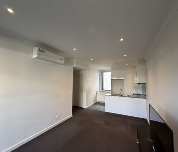 Two Bedroom Townhouse in Heart of Clayton - Photo 3