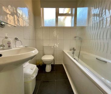 6 bedroom detached house to rent - Photo 4